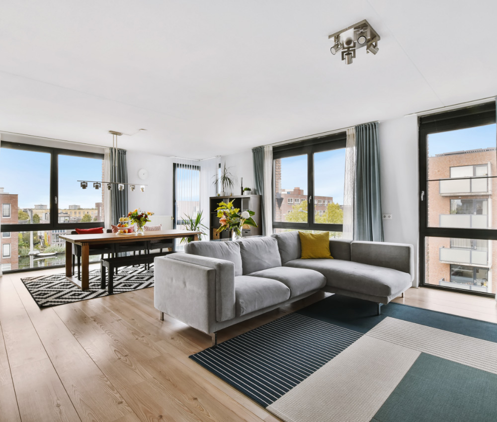 Salon, séjour, pièce de vie d'un appartement récent entièrement meublé