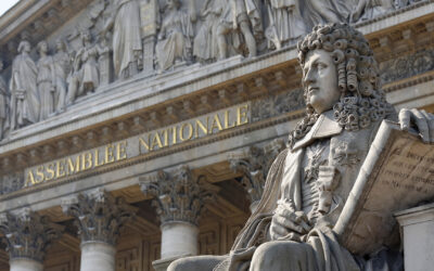 Devanture de l'Assemblée Nationale où pourrait se décider une augmentation des droits de mutation