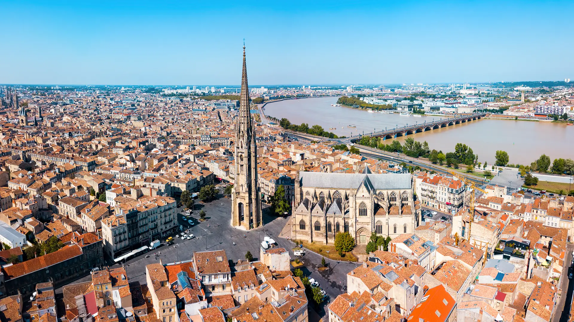 Vue aérienne de la ville de Bordeaux - Vue sur le centre-ville et la Garonne