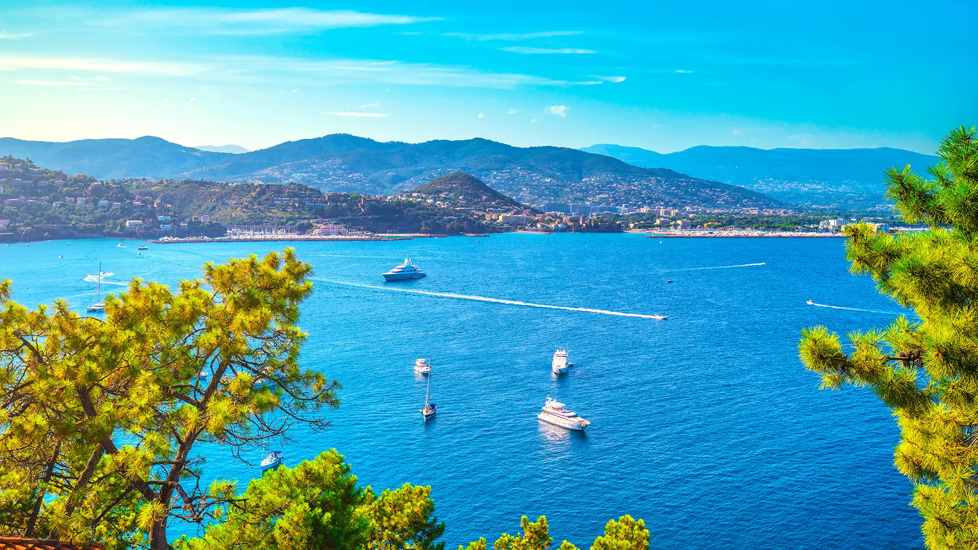 Vue depuis les hauteurs, de la baie de Cannes
