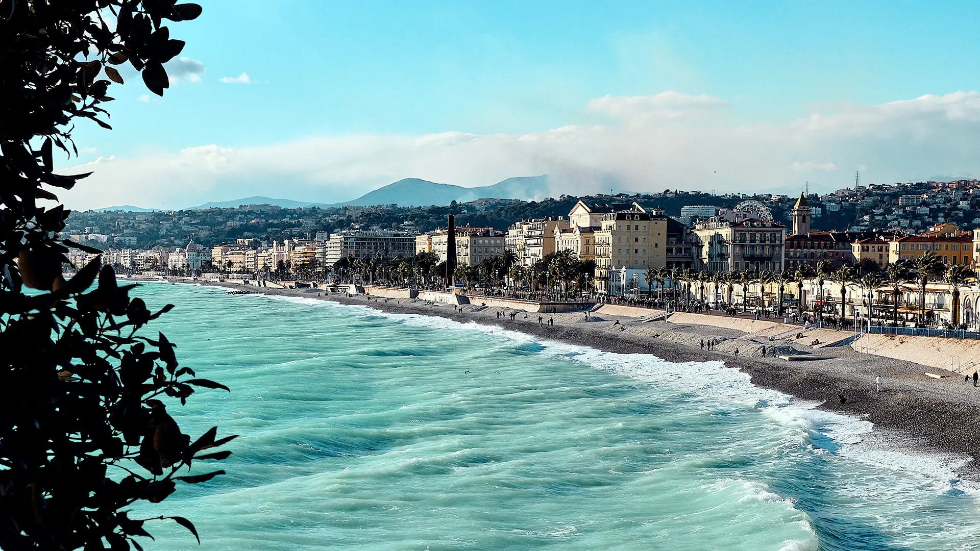 Vue depuis l'est de la côte et la promenade de Nice